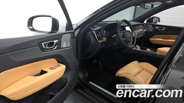 Volvo XC60 2025 — фото 10 из 20