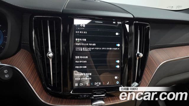 Volvo XC60 2025 — Photo 16/33