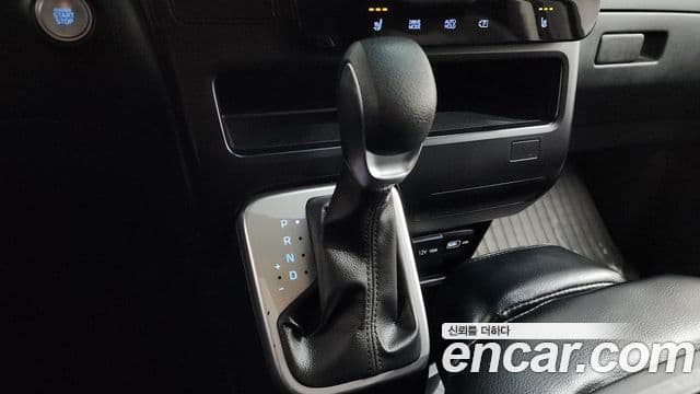 Hyundai Staria 2022 — фото 9 из 20