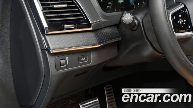 Volvo XC90 2021 — ფოტო 16/20