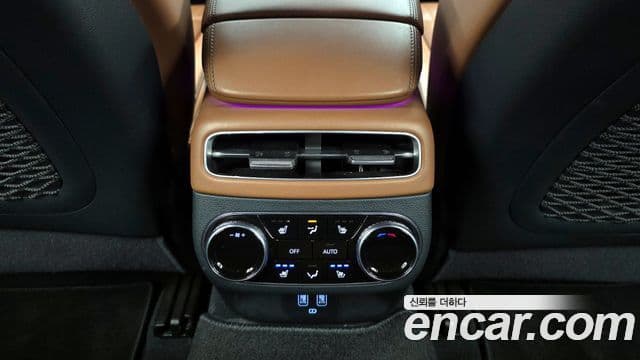Genesis GV70 2021 — ფოტო 19/20