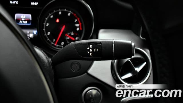 Mercedes-Benz GLA-Class 2019 — Şəkil 20/20