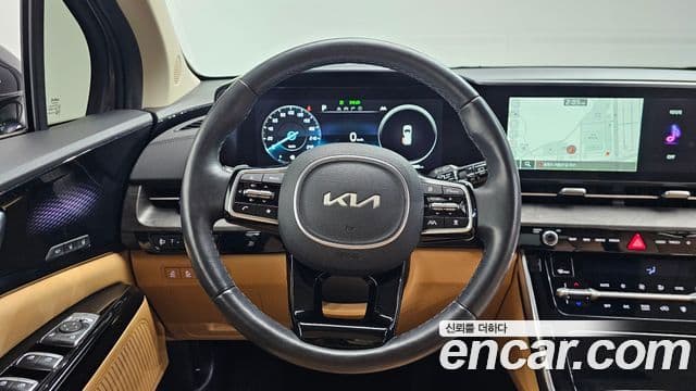 Kia Carnival 2023 — фото 18 из 20