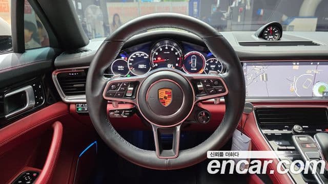 Porsche Panamera 2018 — Photo 30/30