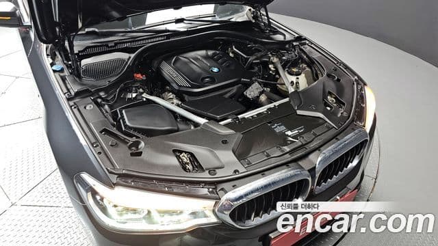 BMW 5 Series 2019 — фото 6 из 20