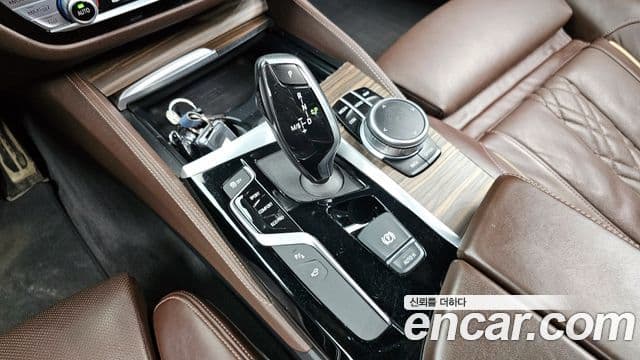 BMW 5 Series 2019 — фото 9 из 20