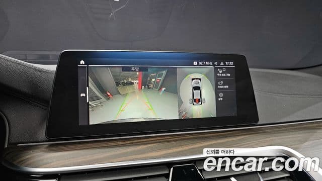 BMW 5 Series 2019 — фото 14 из 20