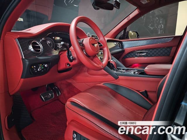 Bentley Bentayga 2022 — ფოტო 7/20