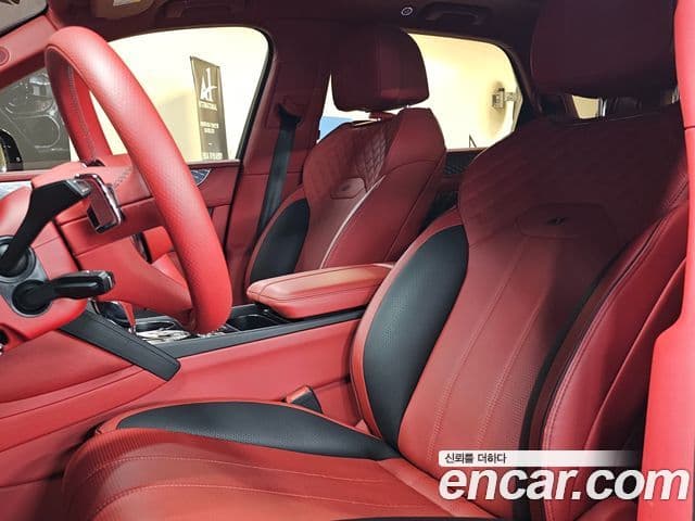 Bentley Bentayga 2022 — ფოტო 8/20