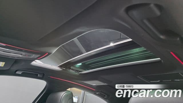 Audi A8 2021 — ფოტო 18/20