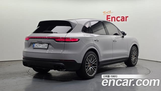 Porsche Cayenne 2023 — Photo 5/20