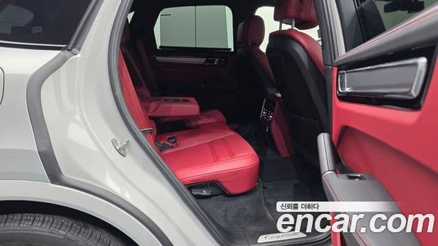 Porsche Cayenne 2023 — Photo 3/20