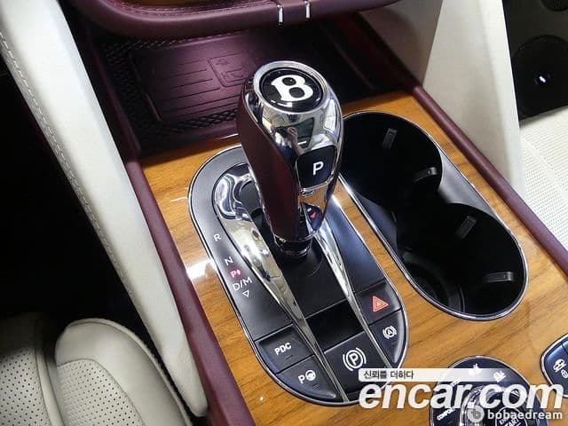 Bentley Bentayga 2022 — Şəkil 9/20