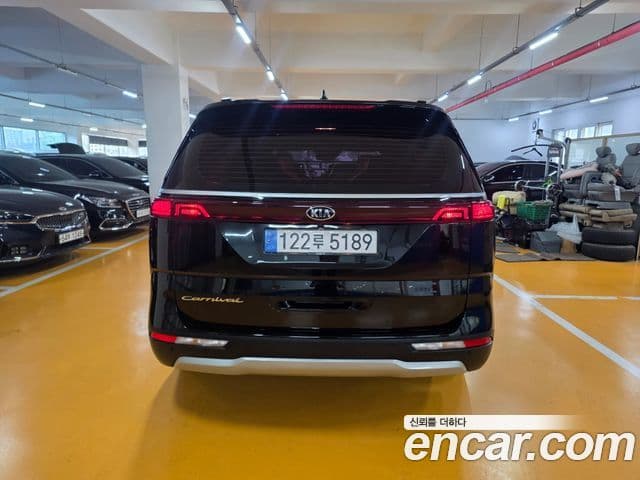 Kia Carnival 2021 — Фото 3/20