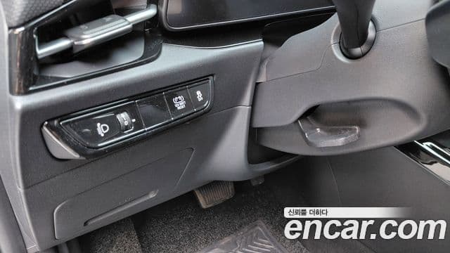 Kia Niro 2022 — ფოტო 17/20