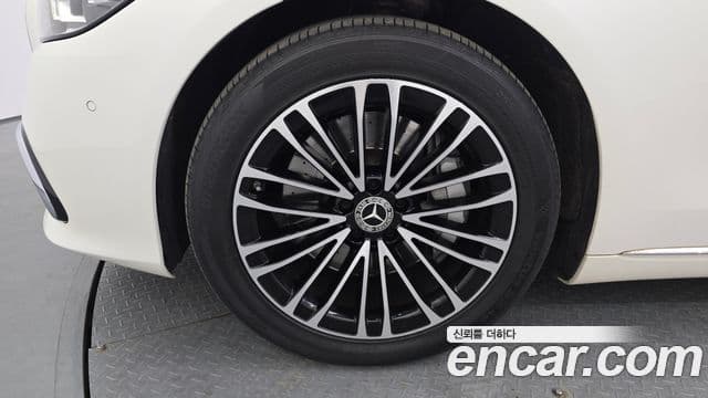 Mercedes-Benz S-Class 2021 — Photo 33/37