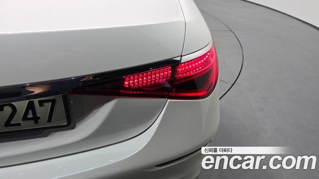 Mercedes-Benz S-Class 2021 — Photo 14/37