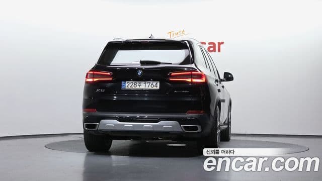 BMW X5 2021 — ფოტო 14/20