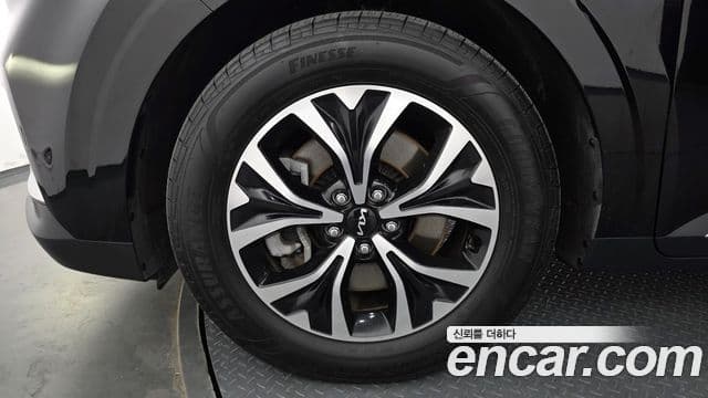 Kia Carnival 2023 — ფოტო 5/20