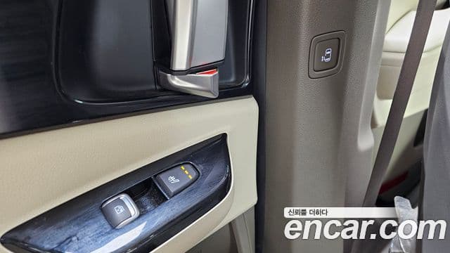 Kia Carnival 2022 — ფოტო 19/20