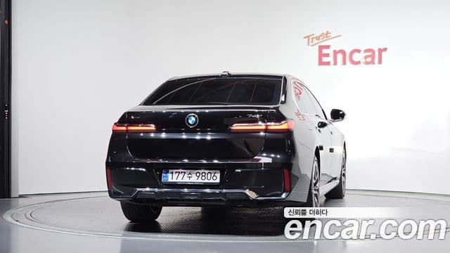 BMW 7 Series 2024 — ფოტო 4/20