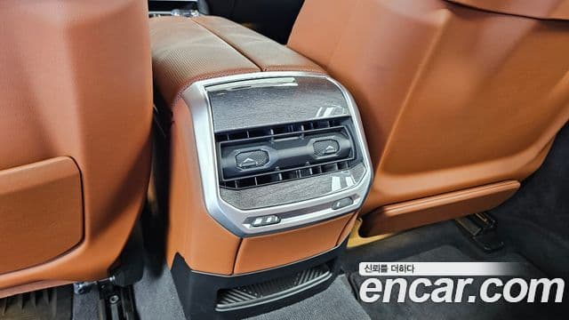 BMW 7 Series 2024 — Photo 31/36