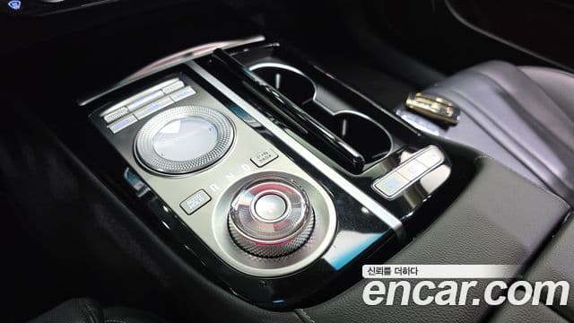 Genesis Electrified G80 2022 — Şəkil 9/20