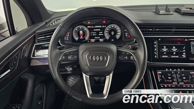 Audi Q7 2020 — ფოტო 14/20