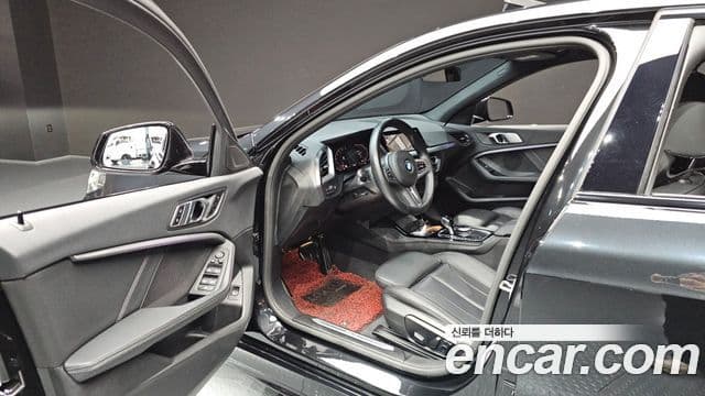 BMW 1 Series 2022 — фото 10 из 20