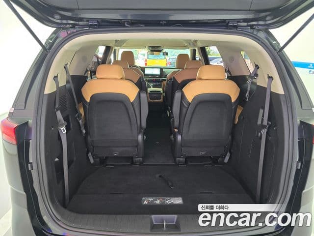 Kia Carnival 2022 — Фото 19/20