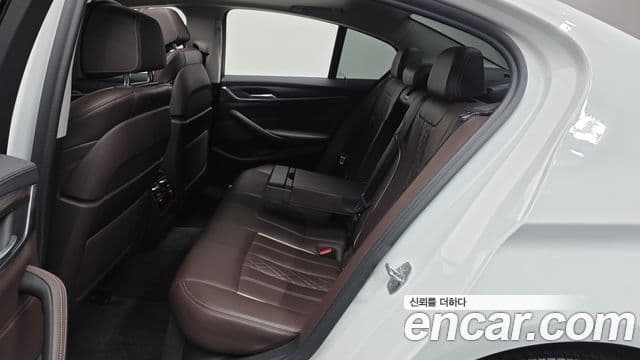 BMW 5 Series 2019 — Фото 12/20