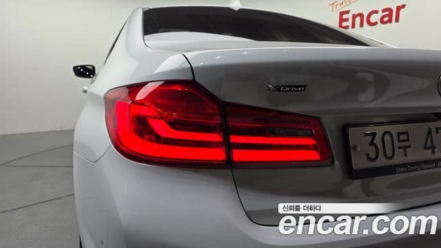 BMW 5 Series 2019 — Photo 4/32