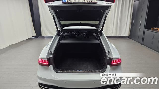 Audi A7 2021 — Şəkil 17/20