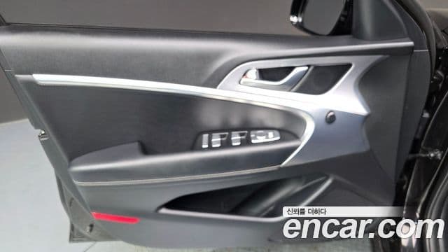 Genesis G70 2019 — Photo 19/33
