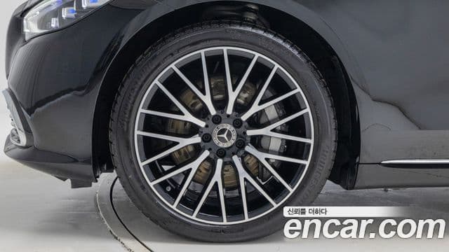 Mercedes-Benz S-Class 2025 — Photo 17/20