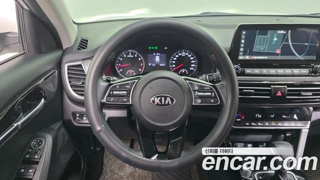 Kia Seltos 2021 — ფოტო 14/20