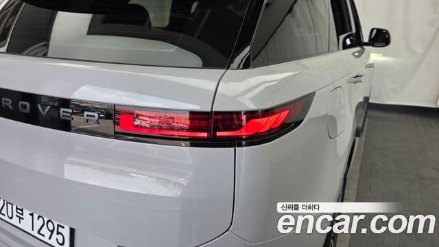 Land Rover Range Rover Sport 2024 — Photo 27/36