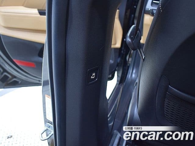 Kia Carnival 2020 — ფოტო 17/20