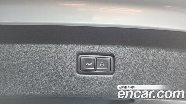 Audi Q7 2021 — Şəkil 17/20