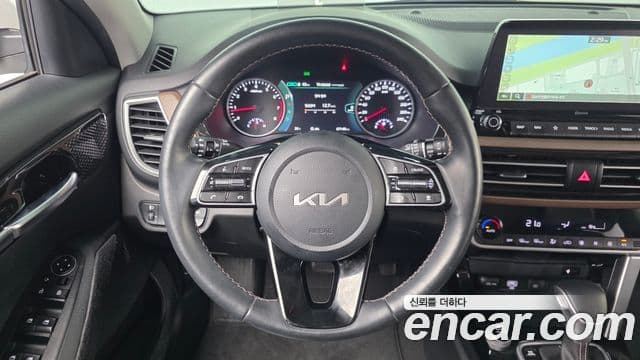 Kia Seltos 2022 — ფოტო 14/20