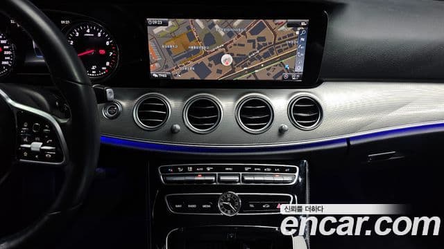 Mercedes-Benz E-Class 2018 — ფოტო 13/20