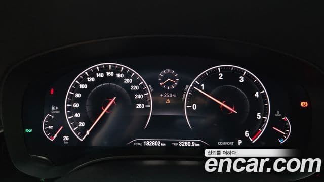 BMW 5 Series 2019 — ფოტო 8/20