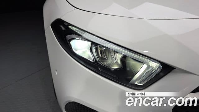 Mercedes-Benz A-Class 2020 — Şəkil 28/31