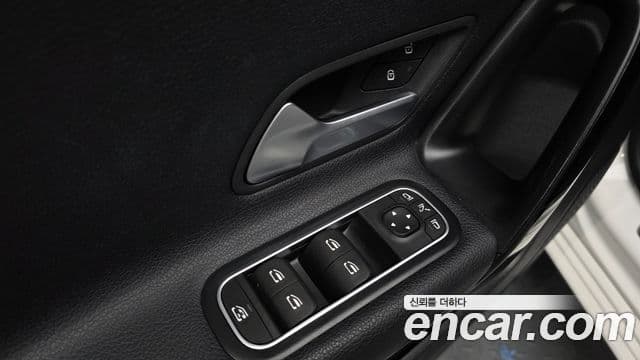 Mercedes-Benz A-Class 2020 — Şəkil 26/31