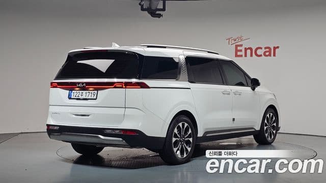 Kia Carnival 2023 — Фото 2/20