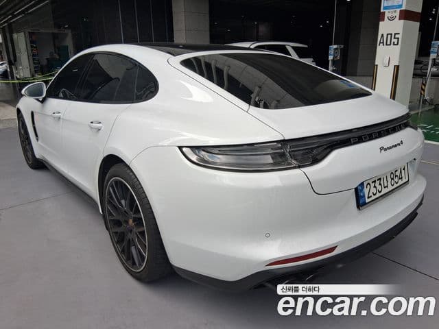 Porsche Panamera 2022 — Photo 19/20