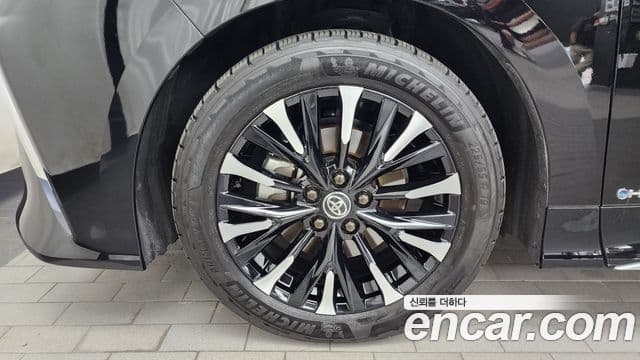 Toyota Alphard 2025 — Photo 16/23