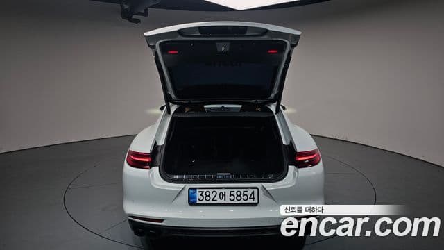 Porsche Panamera 2018 — Şəkil 20/20