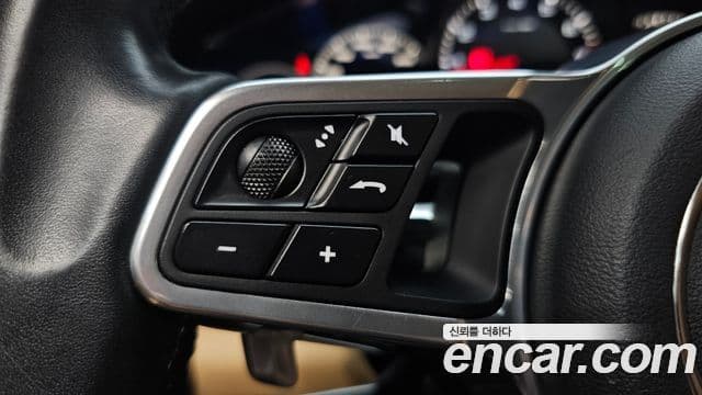 Porsche Panamera 2018 — Photo 28/35