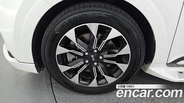 Kia Carnival 2021 — ფოტო 5/20